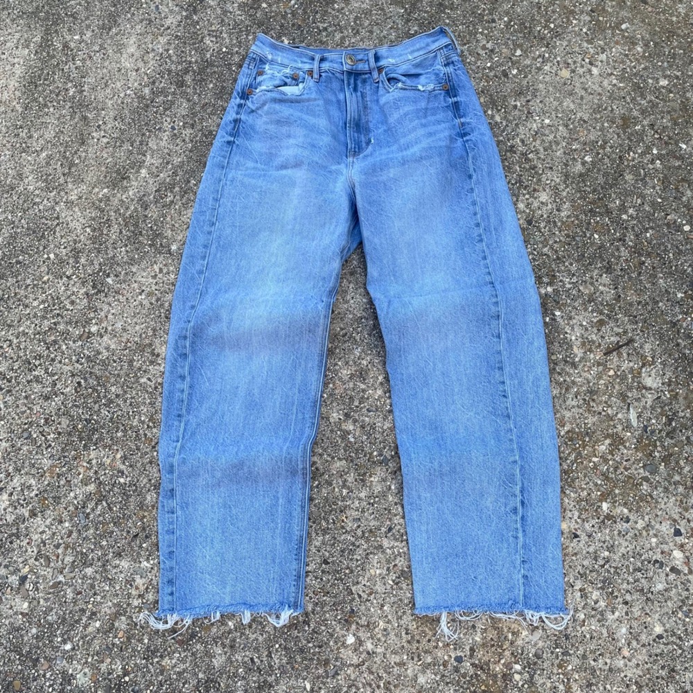 American Eagle Women 4 Short Light Wash High Rise Wide Leg Distressed Jeans